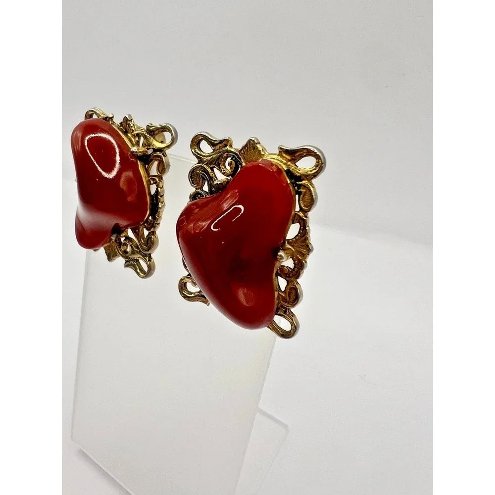Vintage Red Cabochon Clip On Earrings‎ Gold Tone Filigree Retro Statement Glam